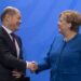 La tedesca Merkel prende di mira SPD Scholz sull'opzione della coalizione di estrema sinistra