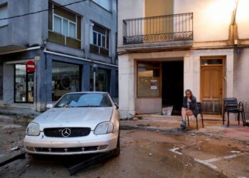 La tempesta colpisce la Spagna, inondando le città, tagliando l'elettricità, i servizi ferroviari