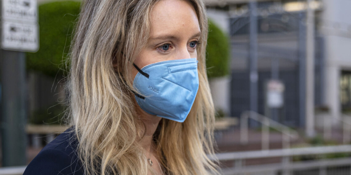 L'ex paziente di Theranos testimonia che l'esame del sangue ha dato la diagnosi di falso aborto