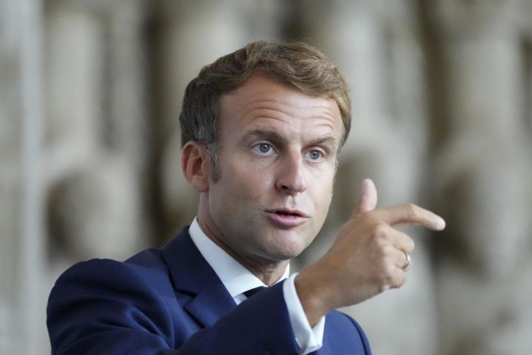 Macron di Francia scuote la campagna elettorale tedesca con inviti pre-voto