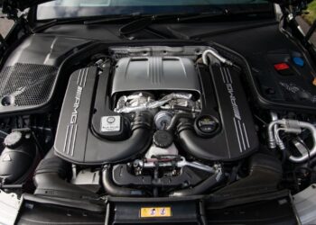 Mercedes-AMG V8 potrebbe avere un decennio da vivere - rapporto