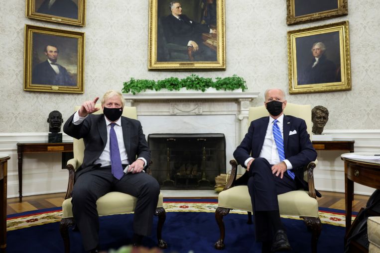 Nello Studio Ovale di Biden, la grande promessa della Brexit di Boris Johnson scompare
