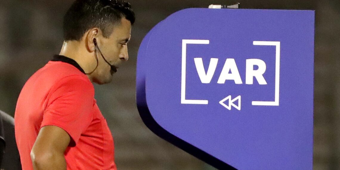 Perché non c'è il VAR nelle qualificazioni alla Coppa del Mondo CONCACAF 2022?  Spiegare l'assenza di analisi video