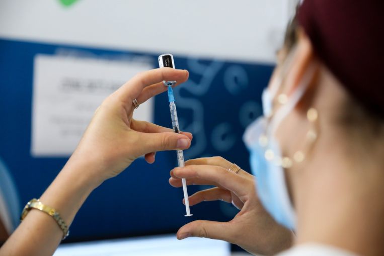 Protezione utile o non garantita? Cresce il terzo dibattito sul vaccino contro il Covid-19