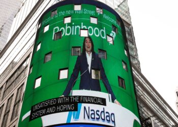 Robinhood Tanks dopo che il presidente della SEC ha detto a Barron che vietare il pagamento per il flusso degli ordini è una possibilità