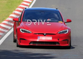 Tesla Model S Plaid rivendica il giro elettrico del Nurburgring - AGGIORNAMENTO: Video