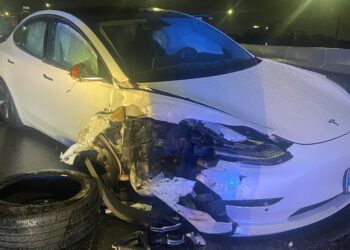 Tesla deve fornire i dati sugli incidenti del pilota automatico all'agenzia federale per la sicurezza automobilistica entro il 22 ottobre