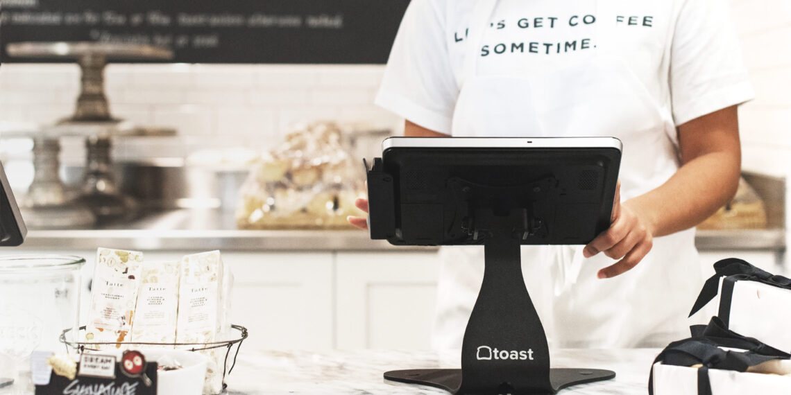 Toast vende azioni in IPO per $ 40, raggiungendo il raggio d'azione e valutando la società di tecnologia della ristorazione a $ 20 miliardi