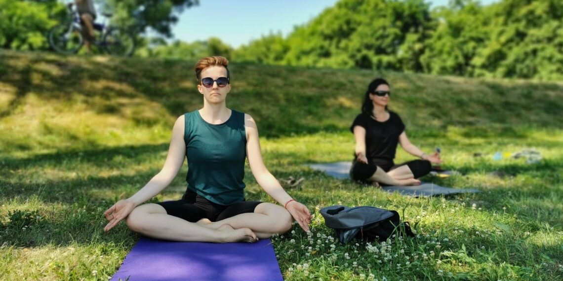 Yoga per migliorare la salute mentale: sviluppa la chiarezza mentale con questi 5 facili esercizi
