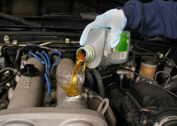 Cómo cambiar el filtro de aceite con los manuales de Autodoc Club