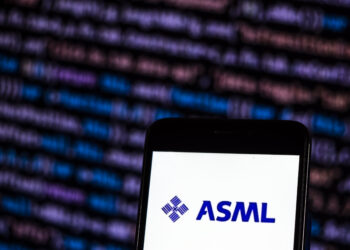 ASML, un produttore fondamentale di macchine per chip, prevede un boom delle vendite nel prossimo decennio