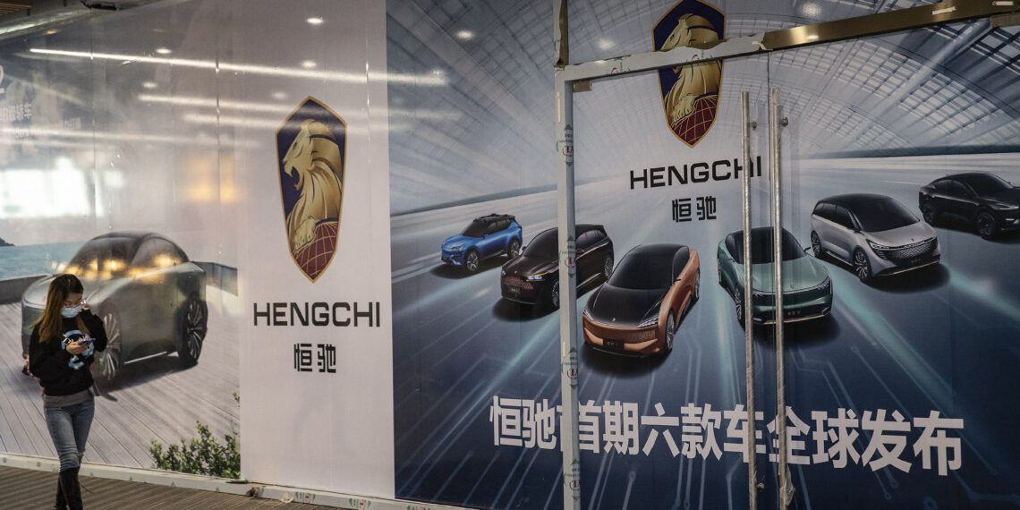 Evergrande prevede di lanciare auto elettriche nel 2022, inviando azioni nella sua unità automobilistica in aumento del 4,5%