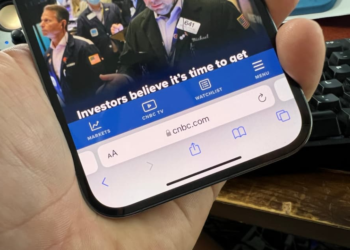 Il principale aggiornamento di iPhone di Apple ha cambiato la barra di ricerca di Safari, ecco come cambiarla di nuovo