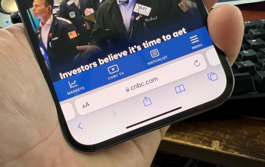 Il principale aggiornamento di iPhone di Apple ha cambiato la barra di ricerca di Safari, ecco come cambiarla di nuovo
