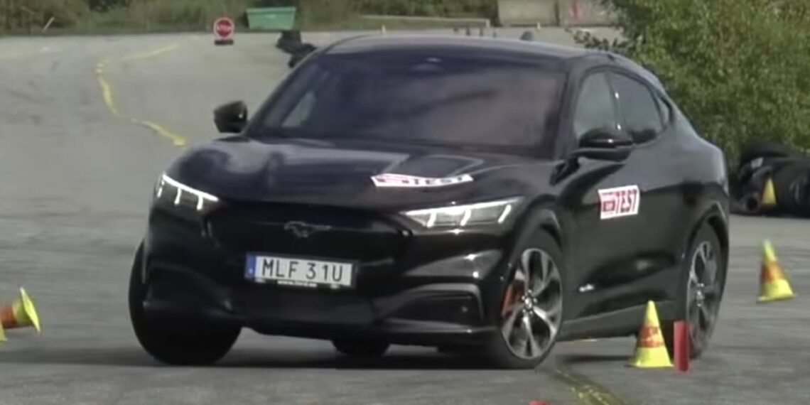 La Ford Mustang Mach-E del 2022 fallisce in modo spettacolare il "test delle alci"