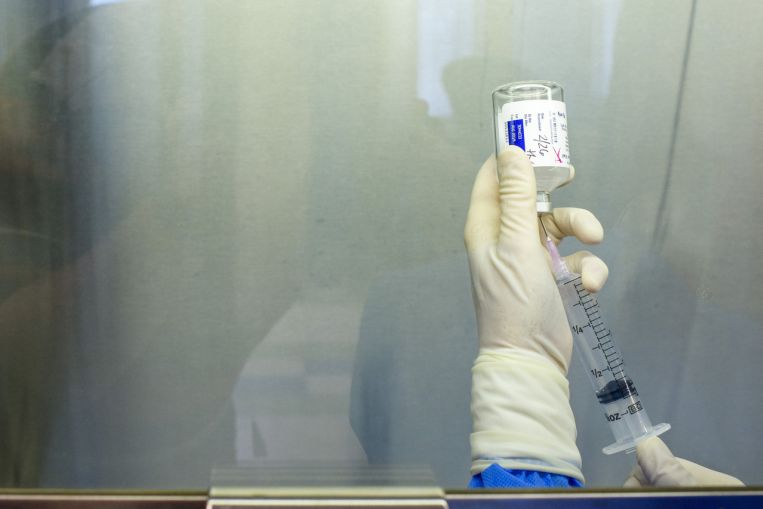 La pandemia di Covid-19 ha ostacolato i test sui farmaci antitumorali nel Regno Unito, afferma l'ente industriale.