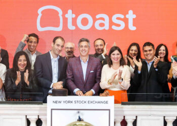L'omaggio aumenta del 56% al suo debutto al NYSE dopo che l'IPO ha valutato la società di tecnologia della ristorazione a $ 20 miliardi