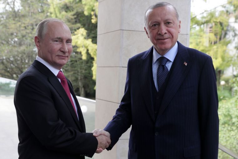 Putin in Russia e Erdogan in Turchia tengono la Siria, colloqui sulla difesa