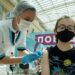 "Vaccinarsi", afferma il Cremlino mentre i casi giornalieri di Covid-19 in Russia hanno raggiunto il picco in pochi mesi