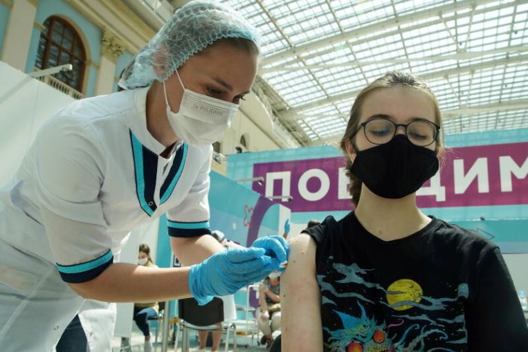 "Vaccinarsi", afferma il Cremlino mentre i casi giornalieri di Covid-19 in Russia hanno raggiunto il picco in pochi mesi