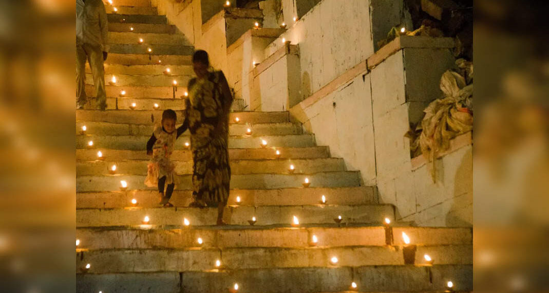 Ayodhya Deepotsav: il turismo in Uttar Pradesh crea il Guinness dei primati accendendo più di 9 lakh diya