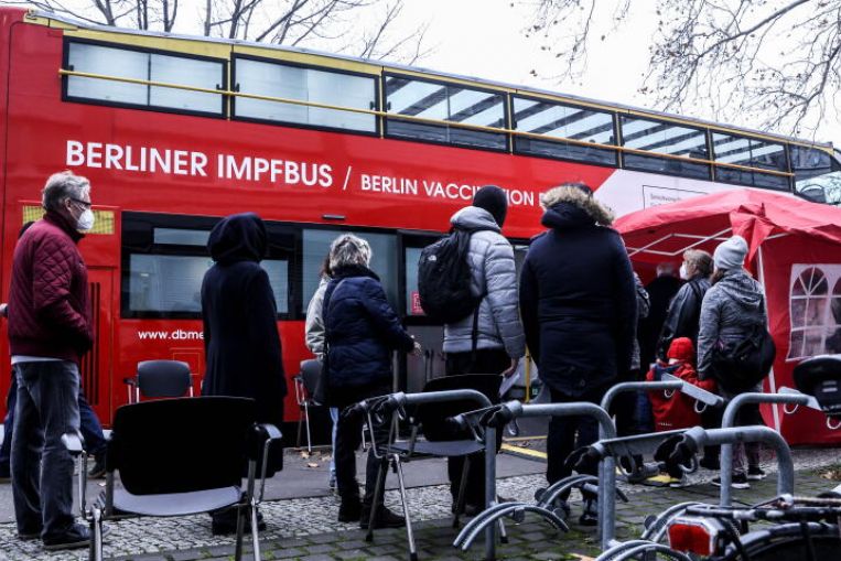 La Germania discute della vaccinazione obbligatoria mentre infuria la quarta ondata di Covid-19