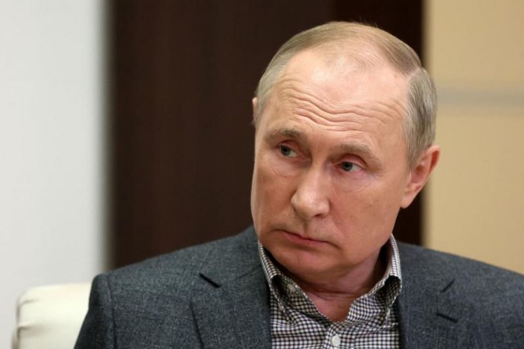 Putin russo riceve l'iniezione di richiamo di Covid-19