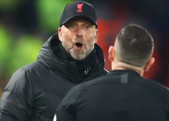 Perché il discorso di Klopp sugli arbitri è stato giustificato dal momento che il Liverpool è in ritardo nella ricerca del titolo?