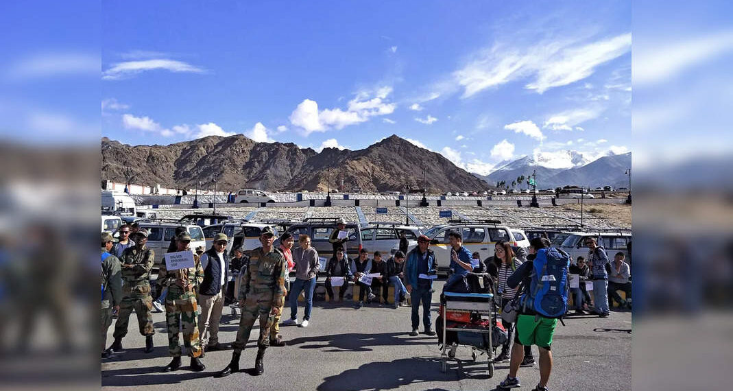 L'aeroporto di Srinagar limita il tempo di ingresso dei passeggeri a tre ore durante l'epidemia di COVID