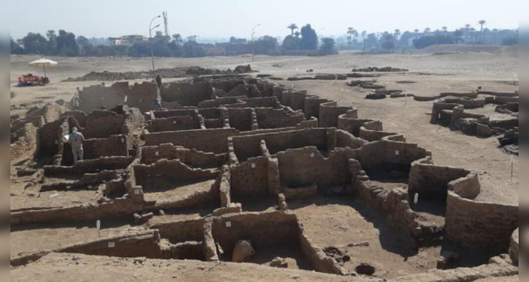 Città perduta di 3000 anni portata alla luce in Egitto