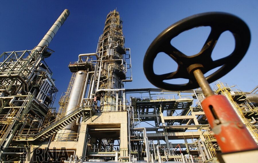 Prezzo del petrolio continua ad oscillare: tutti gli scenari possibili