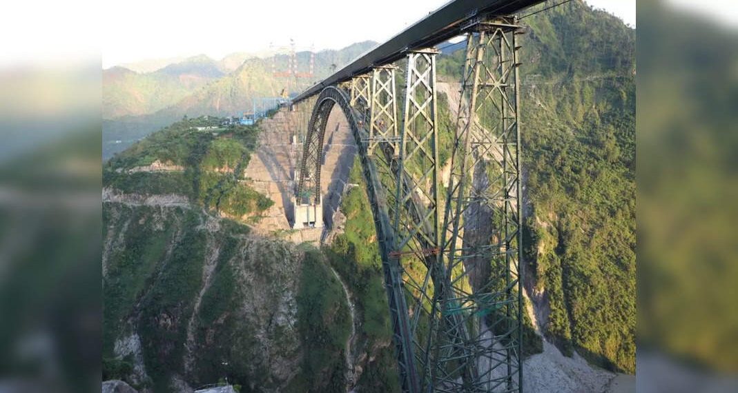 Inaugurato il Golden Joint del ponte di Chenab nel Kashmir