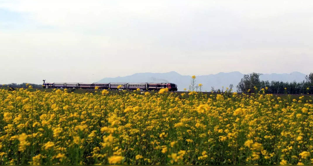 Il Kashmir riceve il suo primo treno elettrico!