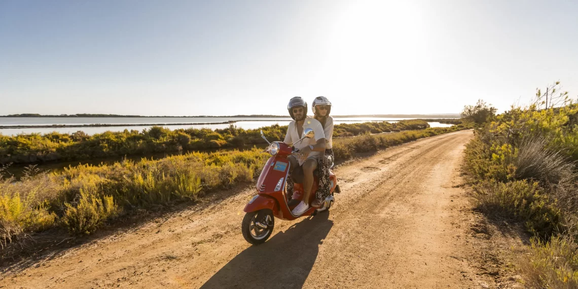 Se vi recate a Formentera, noleggiate uno scooter per godervi ancora di più l’avventura!