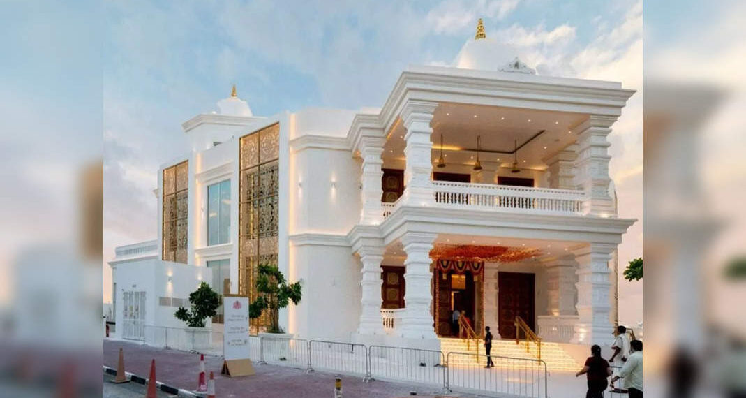 tempio indù costruito a Dubai per un costo di 16 milioni di dollari; aperto a tutte le fedi