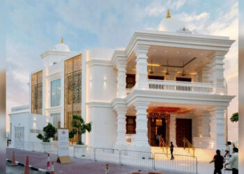tempio indù costruito a Dubai per un costo di 16 milioni di dollari;  aperto a tutte le fedi