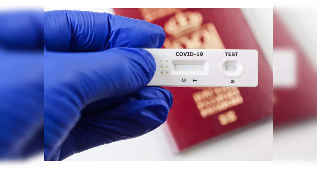 Ritorno dell'avvertimento COVID: indossare maschere in spazi affollati, test casuale per viaggiatori internazionali