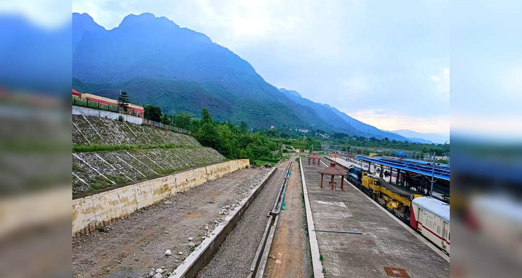 Il Kashmir si collegherà al resto del paese attraverso i treni l'anno prossimo