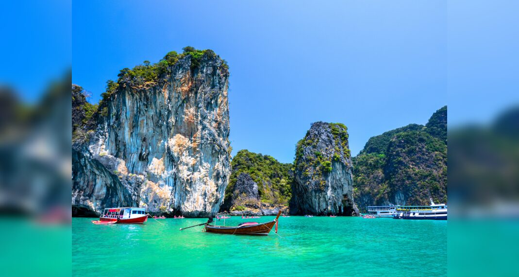 La Thailandia reintroduce le regole di ingresso per i viaggiatori stranieri mentre la Cina riapre i confini