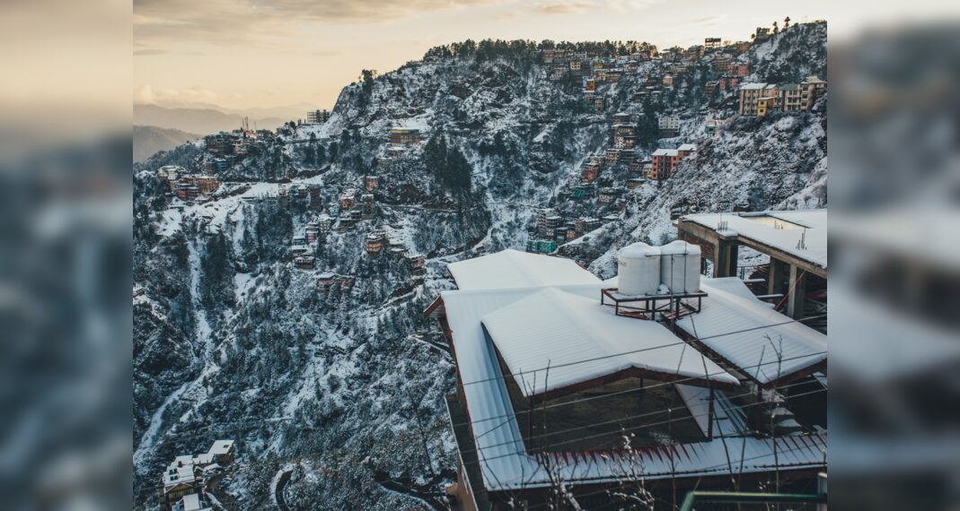 Shimla riceve una nuova bufera di neve; circa 200 strade chiuse nell'Himachal Pradesh