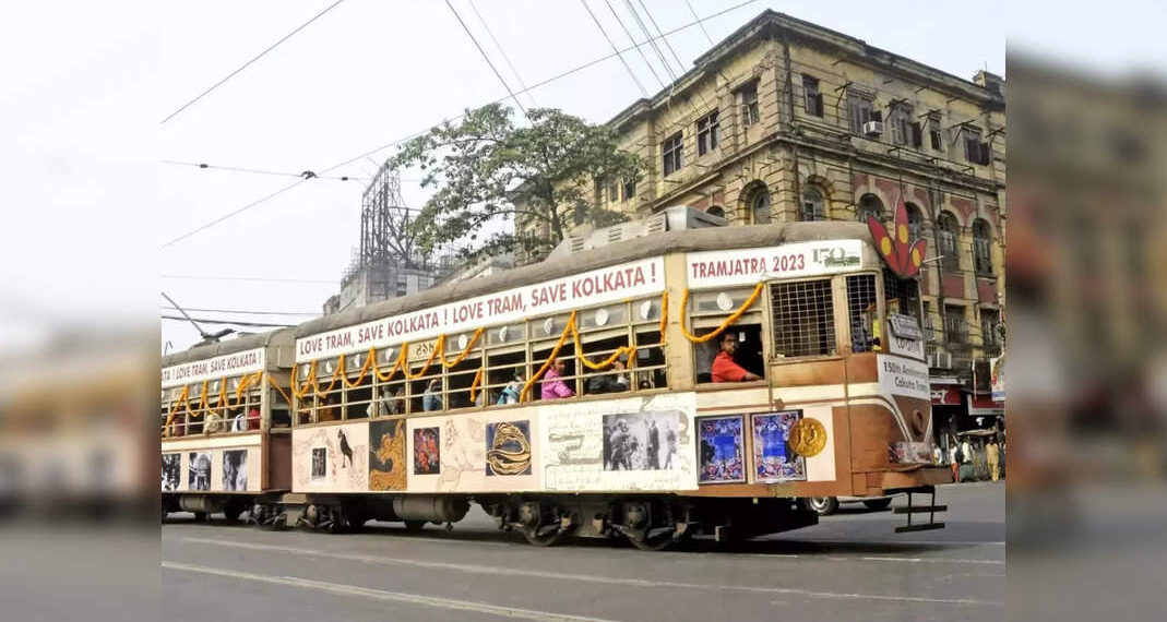 Kolkata celebra il "Tramjatra" per celebrare i 150 anni del sistema tramviario della città