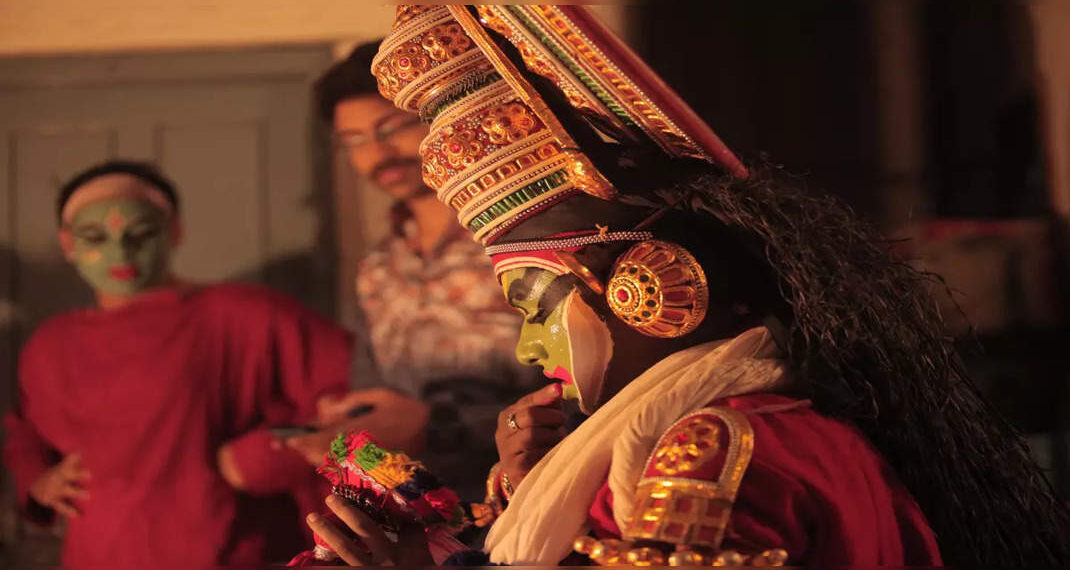 Il famoso villaggio di Kathakali del Kerala, Ayroor, è stato ribattezzato Ayirur Kathakali Gramam