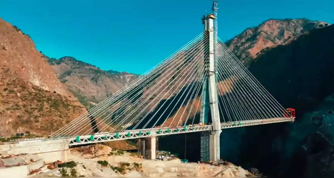 Prossimamente - Il primo ponte strallato Anji Khad dell'India che unisce gli UT Jammu e Kashmir