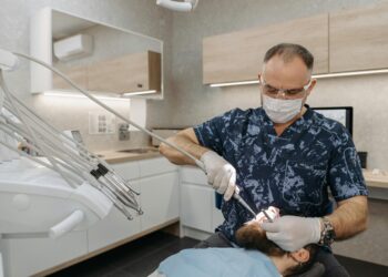 I Vantaggi dell’Implantologia a Carico Immediato Rispetto agli Impianti Tradizionali