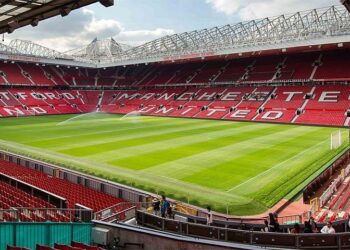 Manchester in rovina: la doppia crisi che scuote la città del calcio