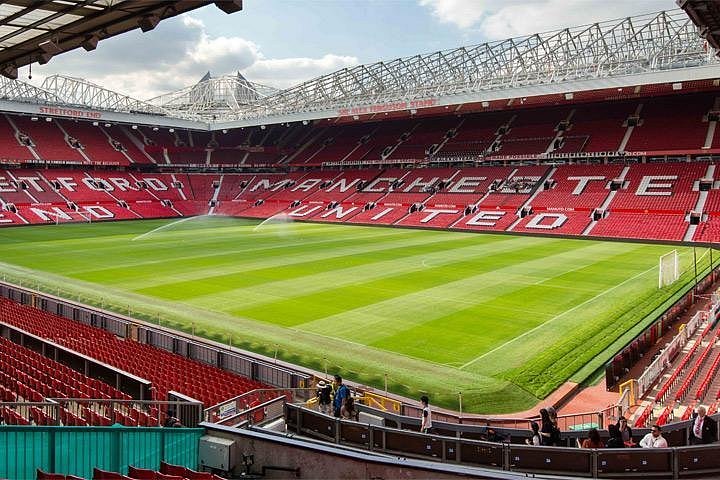 Manchester in rovina: la doppia crisi che scuote la città del calcio