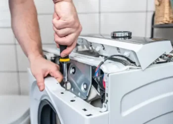 Riparare oggetti: tra economia circolare e crisi dei consumi