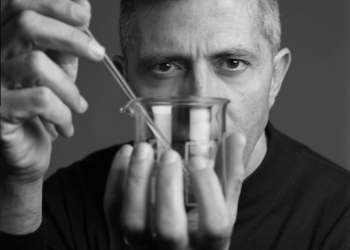 Matteo Zanotti Russo: “L’ignoranza è il vero ingrediente attivo dei cosmetici online”