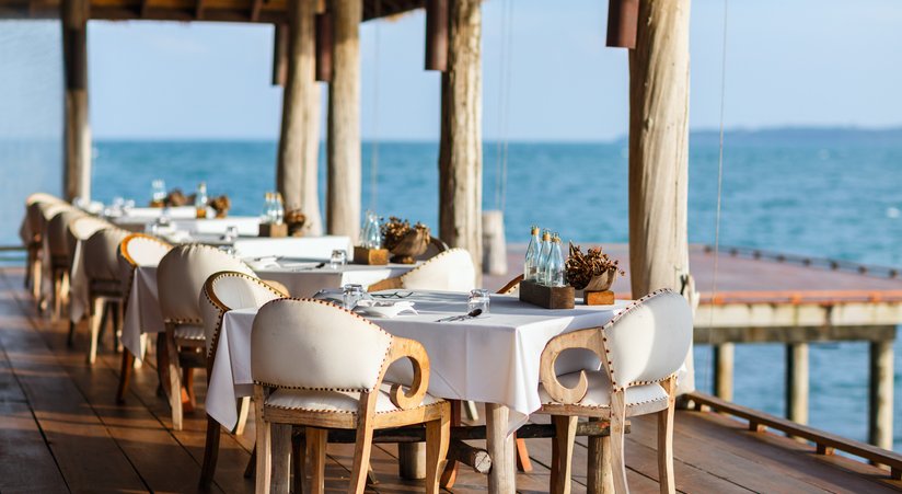 Tovaglie in Tessuto Non Tessuto: Eleganza e Praticità nella Mise en Place Moderna