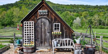 Abbellire il giardino con una pratica casetta in legno